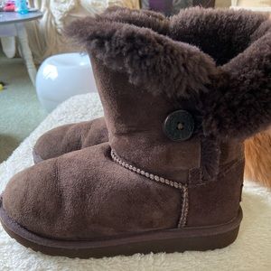 Kids brown ugh boots
